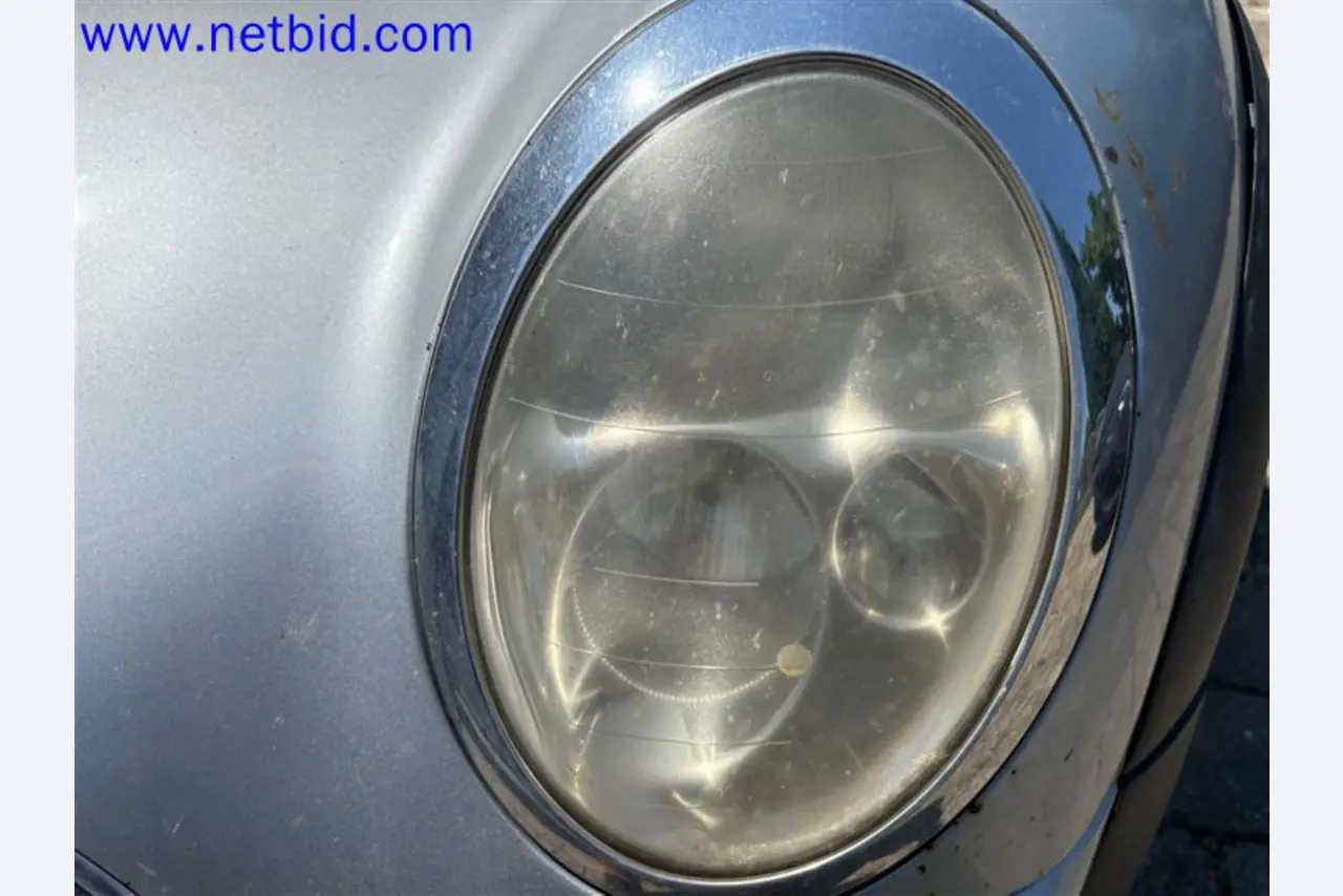 Ciężarówki, przyczepy tandemowe, samochody i sprzęt biurowy-21