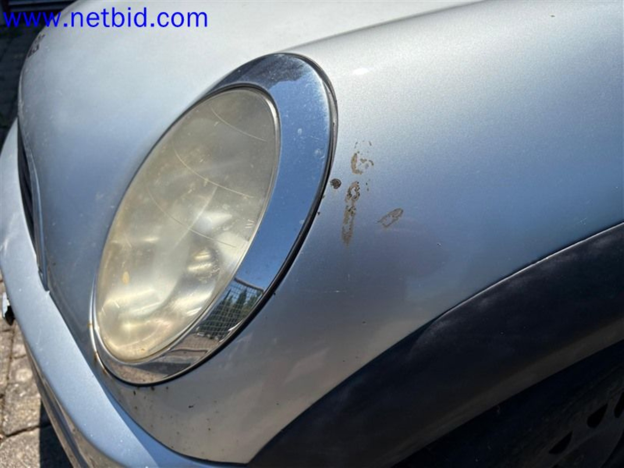 Ciężarówki, przyczepy tandemowe, samochody i sprzęt biurowy-22