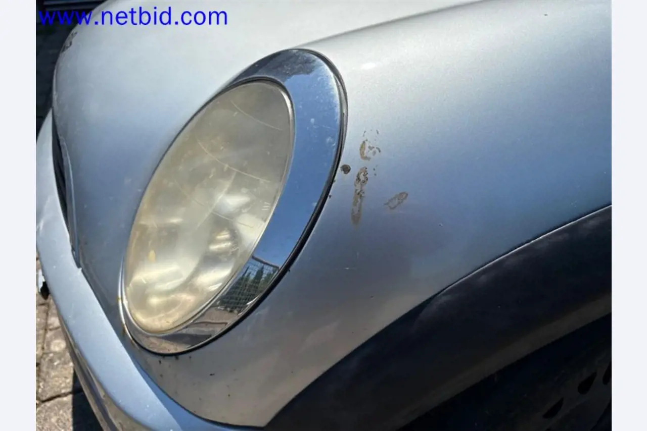 Ciężarówki, przyczepy tandemowe, samochody i sprzęt biurowy-22