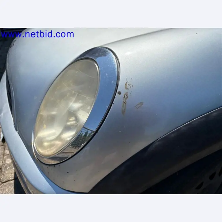 Ciężarówki, przyczepy tandemowe, samochody i sprzęt biurowy-22