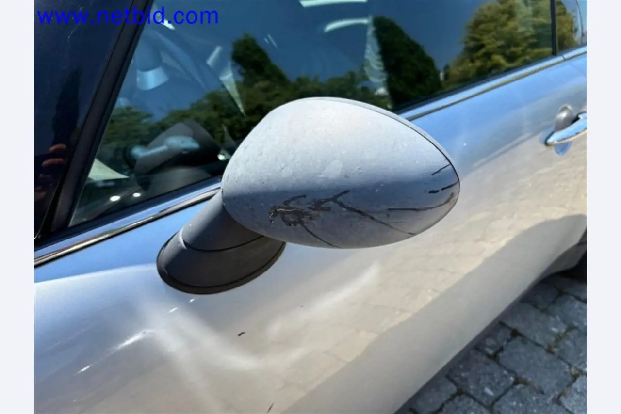 Ciężarówki, przyczepy tandemowe, samochody i sprzęt biurowy-25