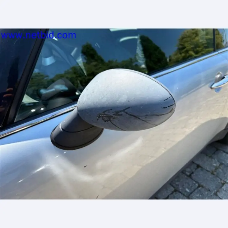 Ciężarówki, przyczepy tandemowe, samochody i sprzęt biurowy-25