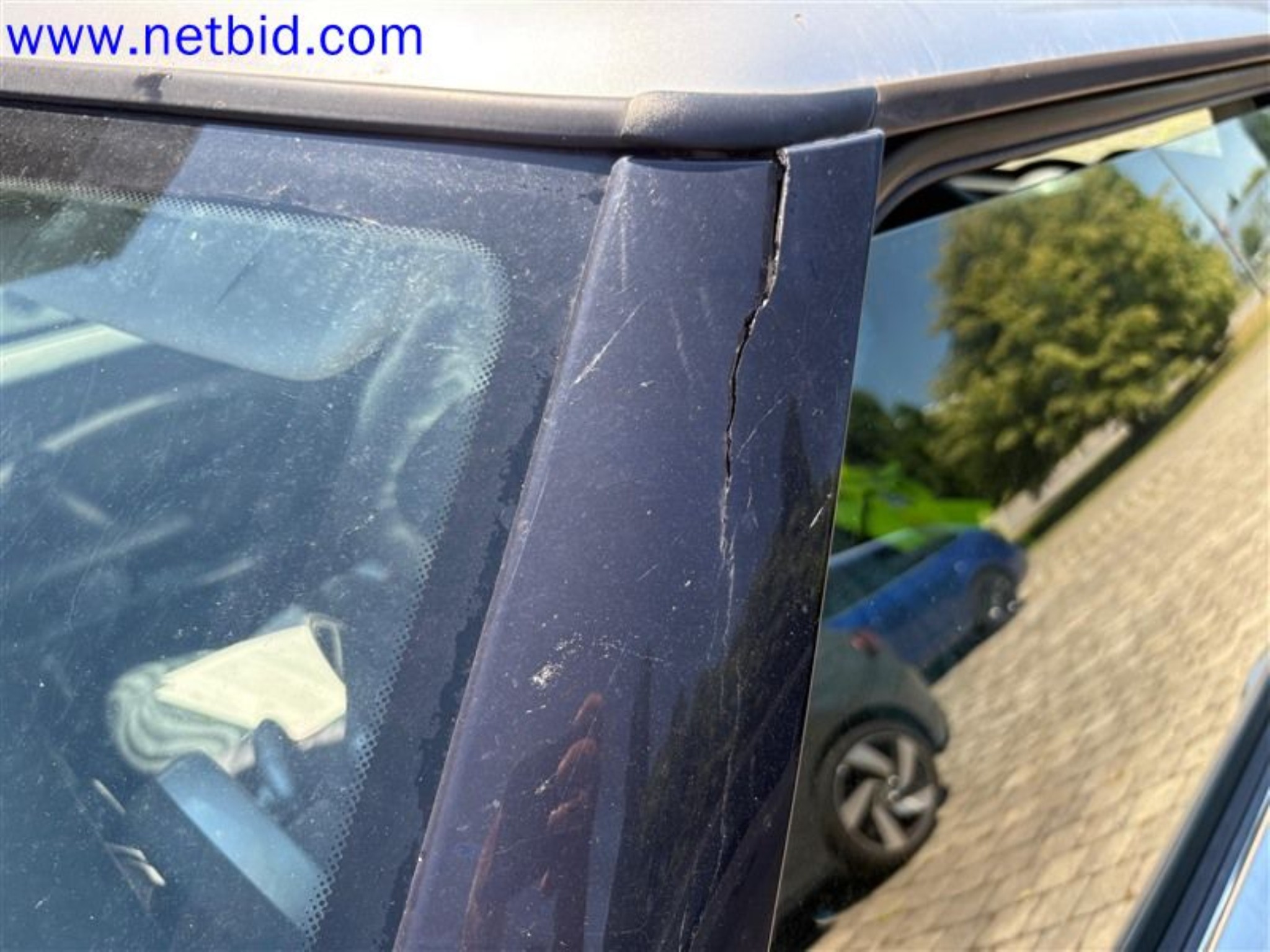 Ciężarówki, przyczepy tandemowe, samochody i sprzęt biurowy-26