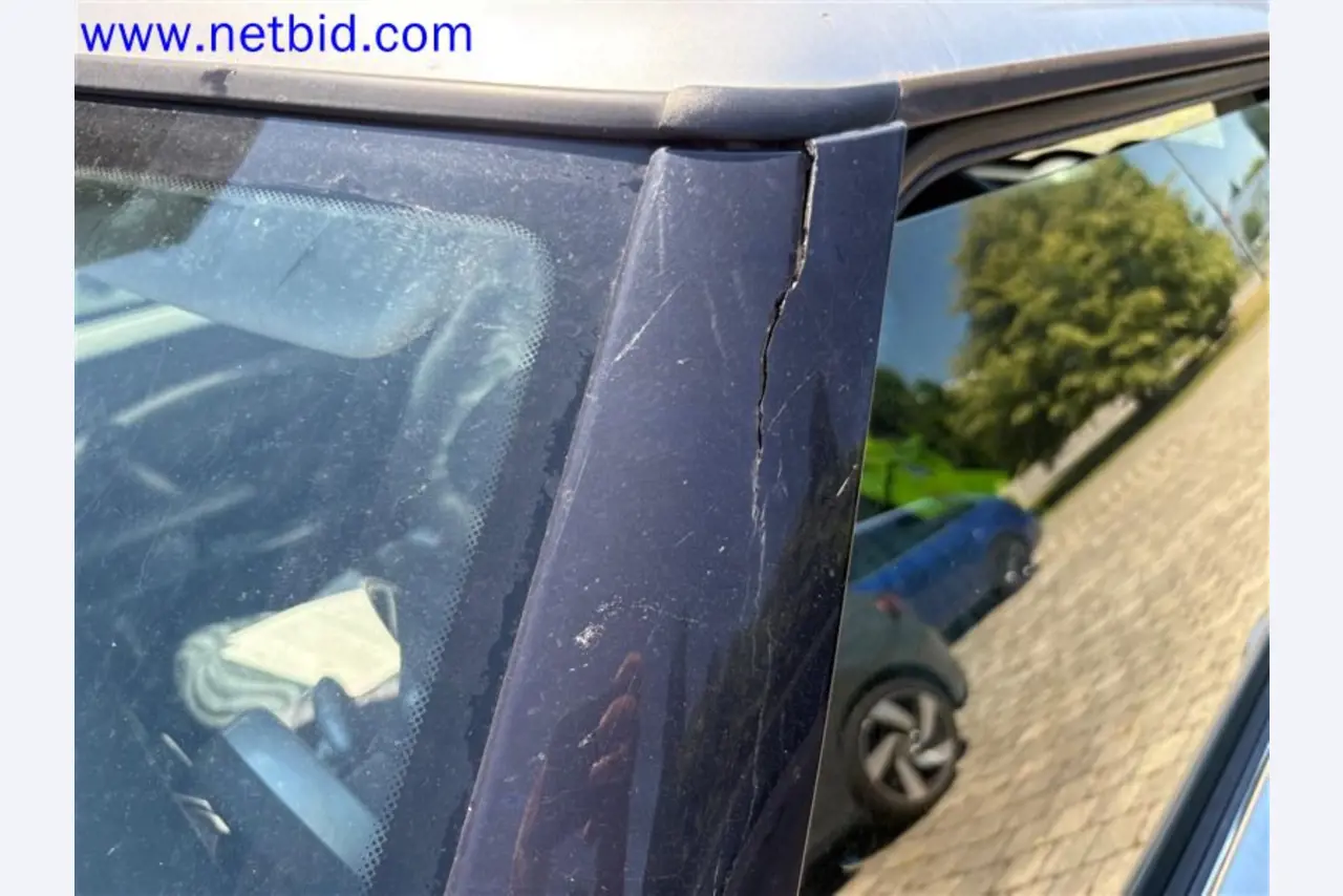 Ciężarówki, przyczepy tandemowe, samochody i sprzęt biurowy-26