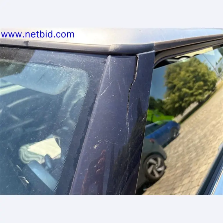 Ciężarówki, przyczepy tandemowe, samochody i sprzęt biurowy-26