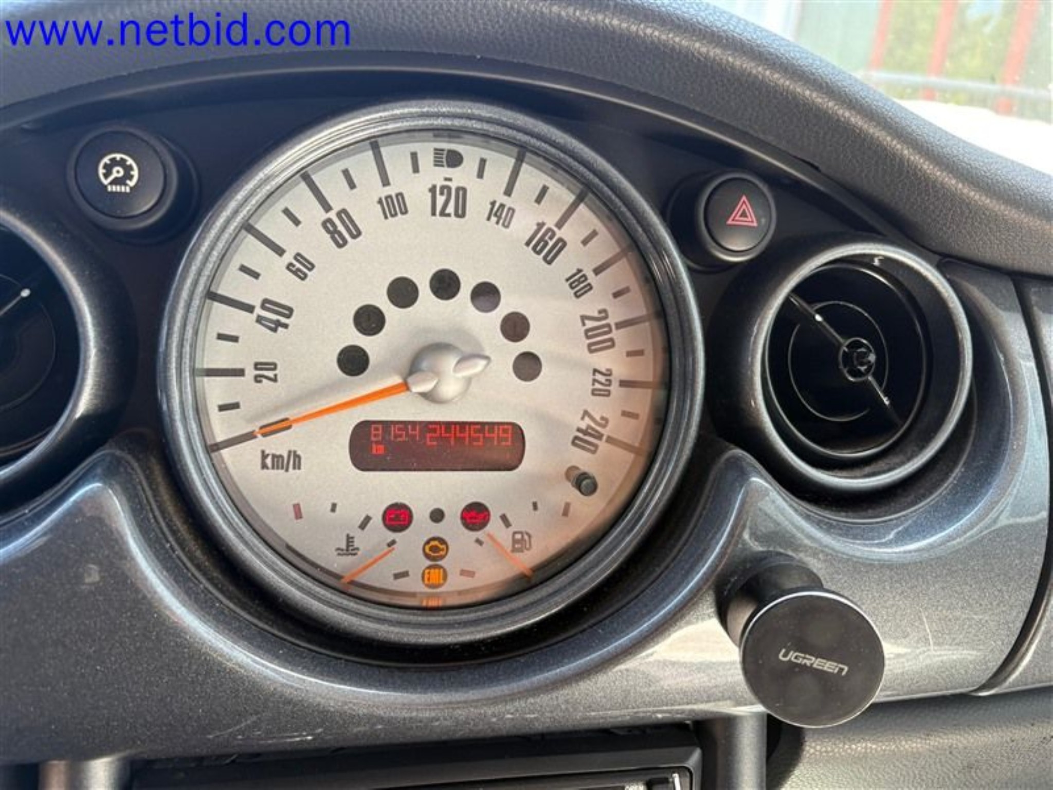 Ciężarówki, przyczepy tandemowe, samochody i sprzęt biurowy-29