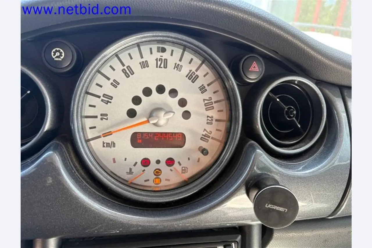 Ciężarówki, przyczepy tandemowe, samochody i sprzęt biurowy-29