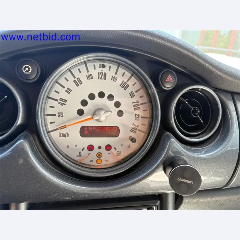 Ciężarówki, przyczepy tandemowe, samochody i sprzęt biurowy-29