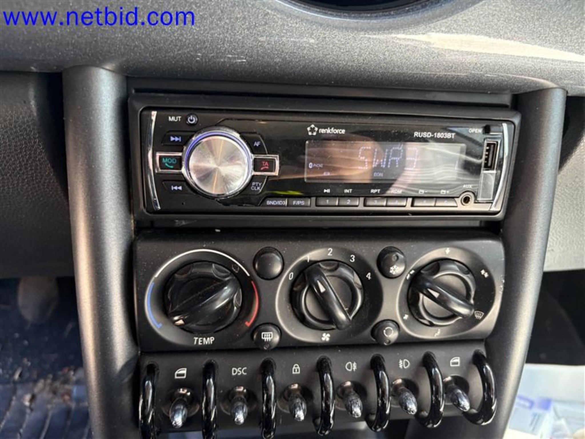 Ciężarówki, przyczepy tandemowe, samochody i sprzęt biurowy-30