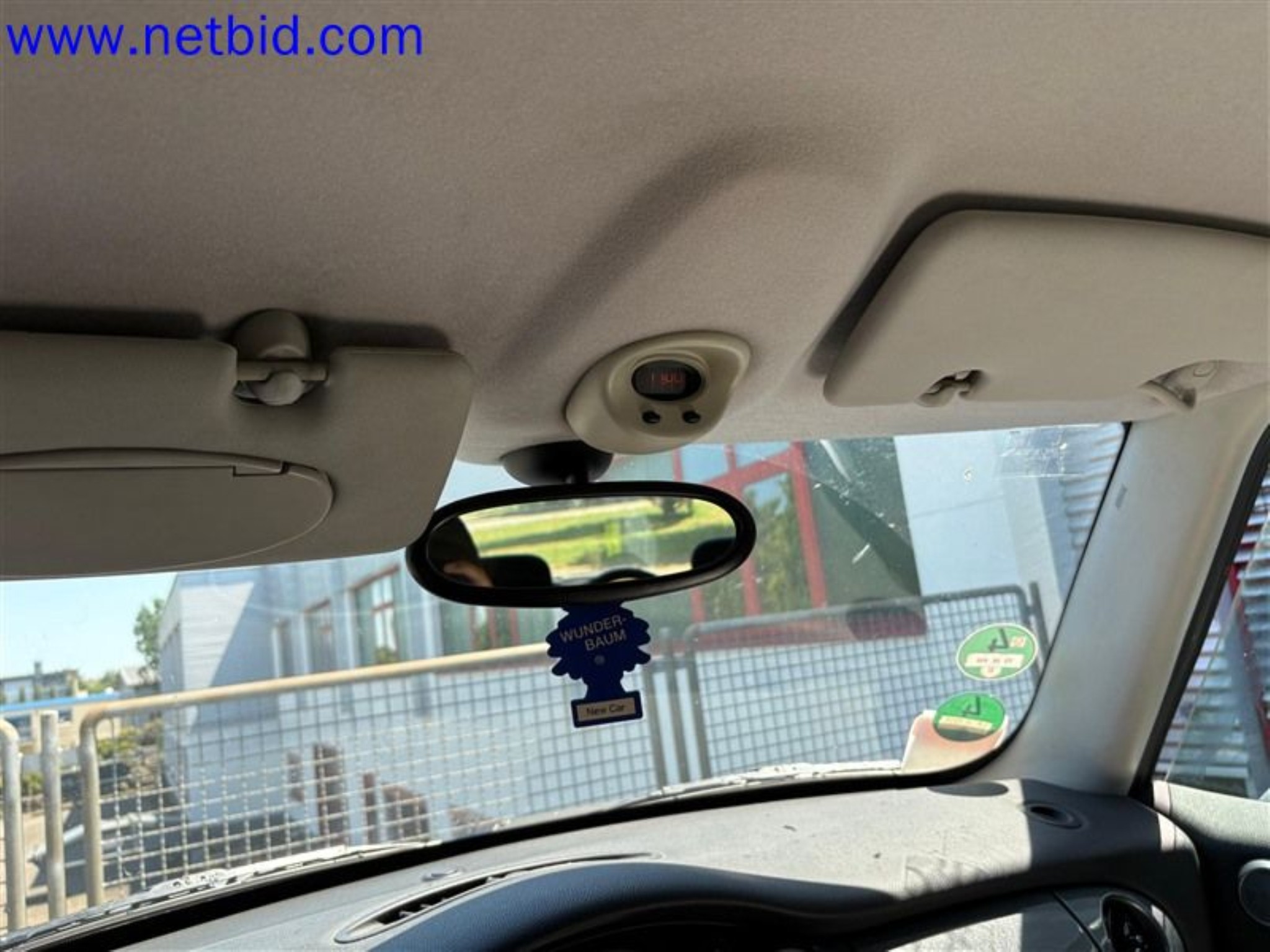 Ciężarówki, przyczepy tandemowe, samochody i sprzęt biurowy-32