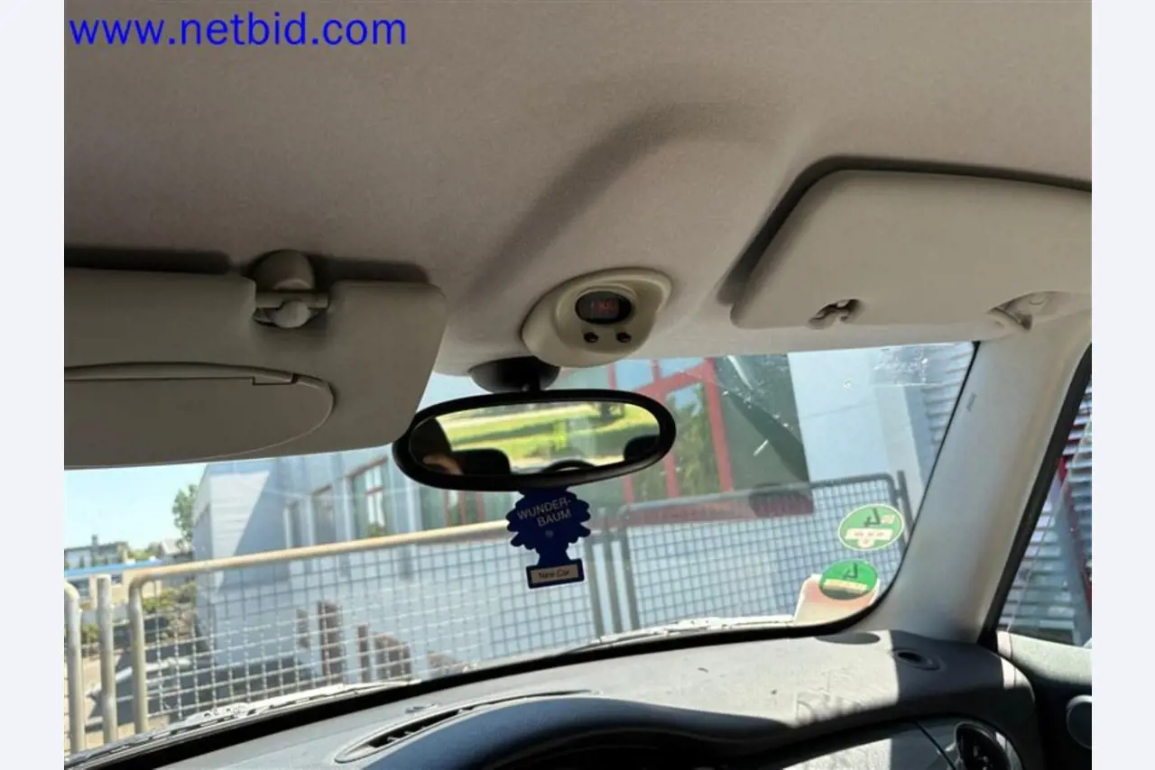 Ciężarówki, przyczepy tandemowe, samochody i sprzęt biurowy-32