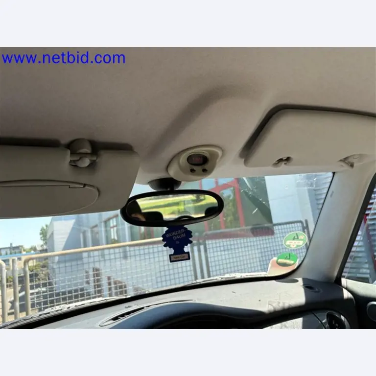 Ciężarówki, przyczepy tandemowe, samochody i sprzęt biurowy-32