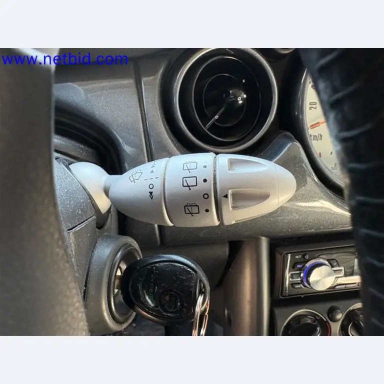 Ciężarówki, przyczepy tandemowe, samochody i sprzęt biurowy-3