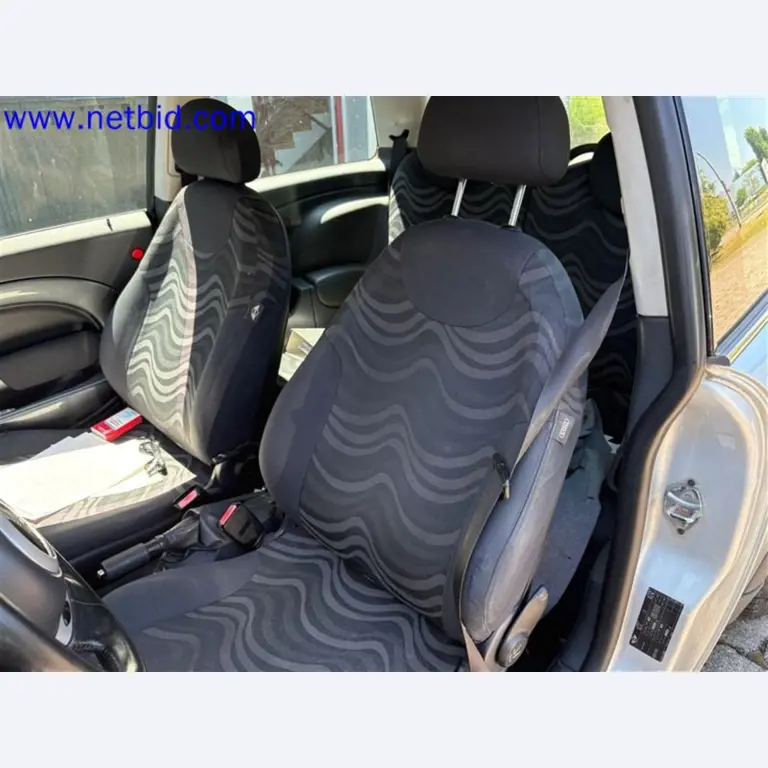 Ciężarówki, przyczepy tandemowe, samochody i sprzęt biurowy-5