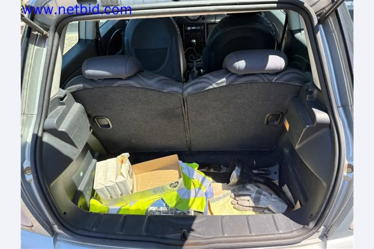 Ciężarówki, przyczepy tandemowe, samochody i sprzęt biurowy-8