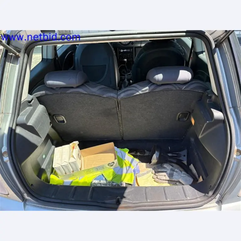 Ciężarówki, przyczepy tandemowe, samochody i sprzęt biurowy-8