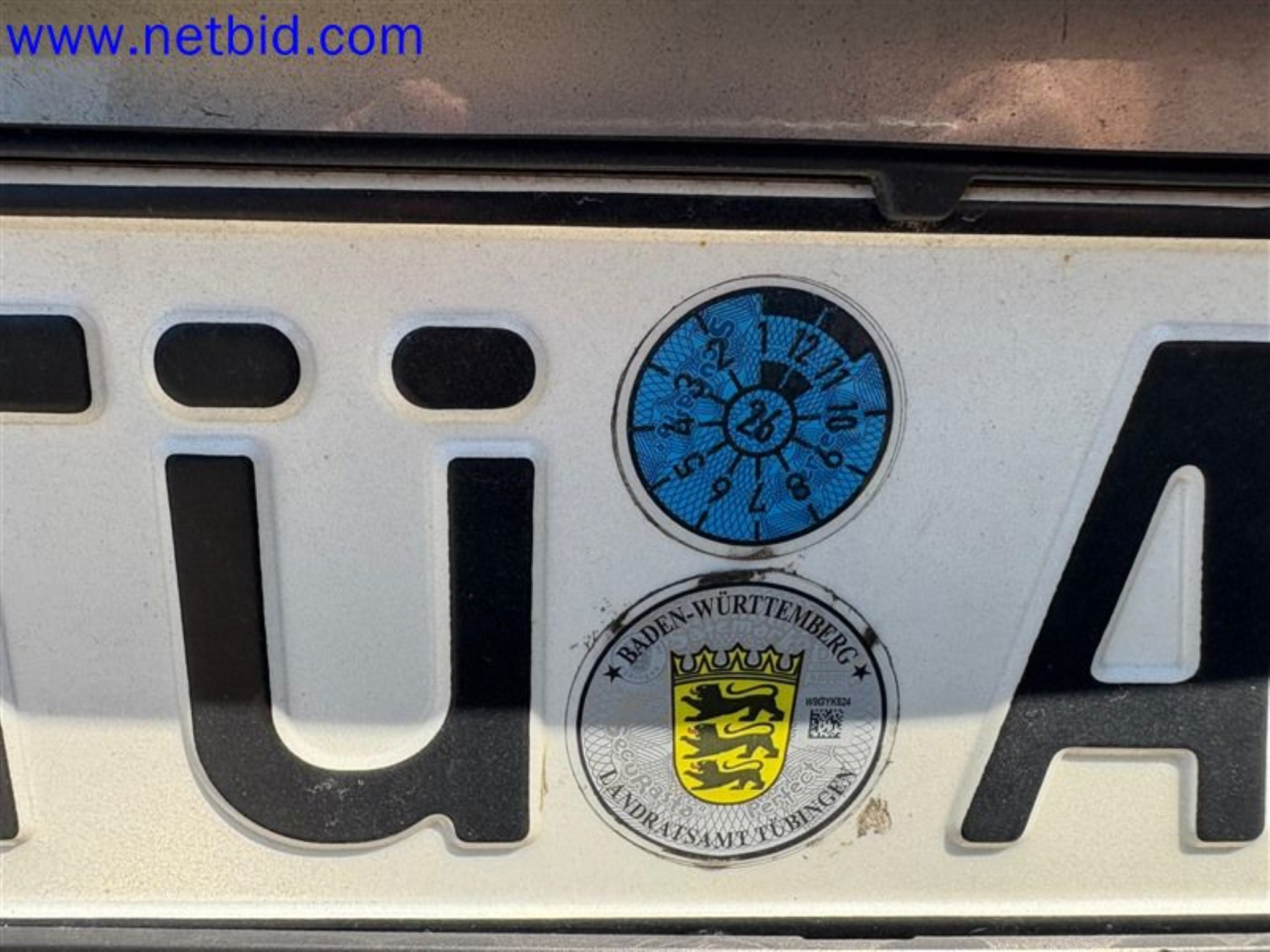 Ciężarówki, przyczepy tandemowe, samochody i sprzęt biurowy-9