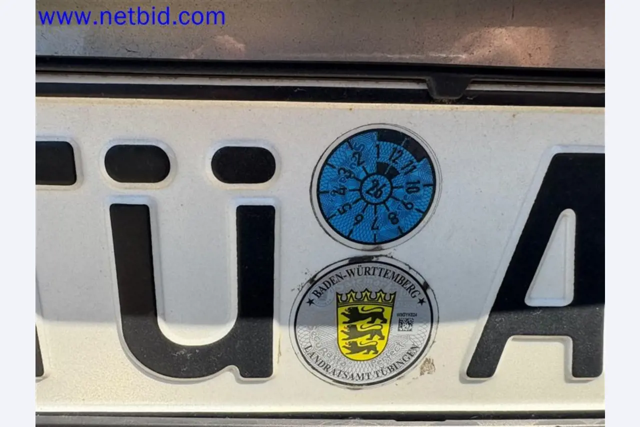 Ciężarówki, przyczepy tandemowe, samochody i sprzęt biurowy-9