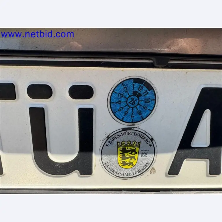 Ciężarówki, przyczepy tandemowe, samochody i sprzęt biurowy-9