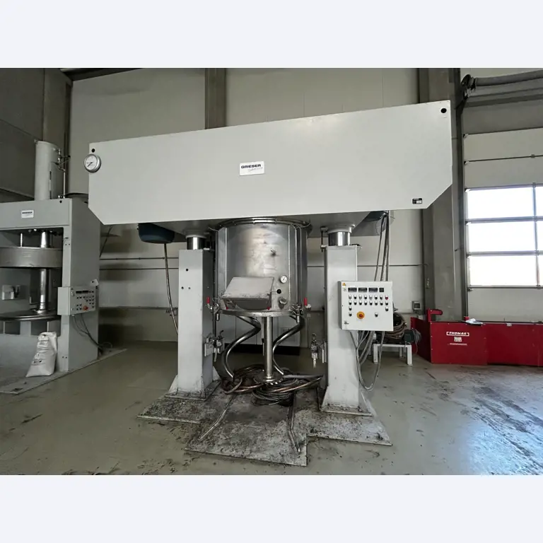 Disperseur planétaire sous vide, y compris dispositif d'extraction hydraulique-1