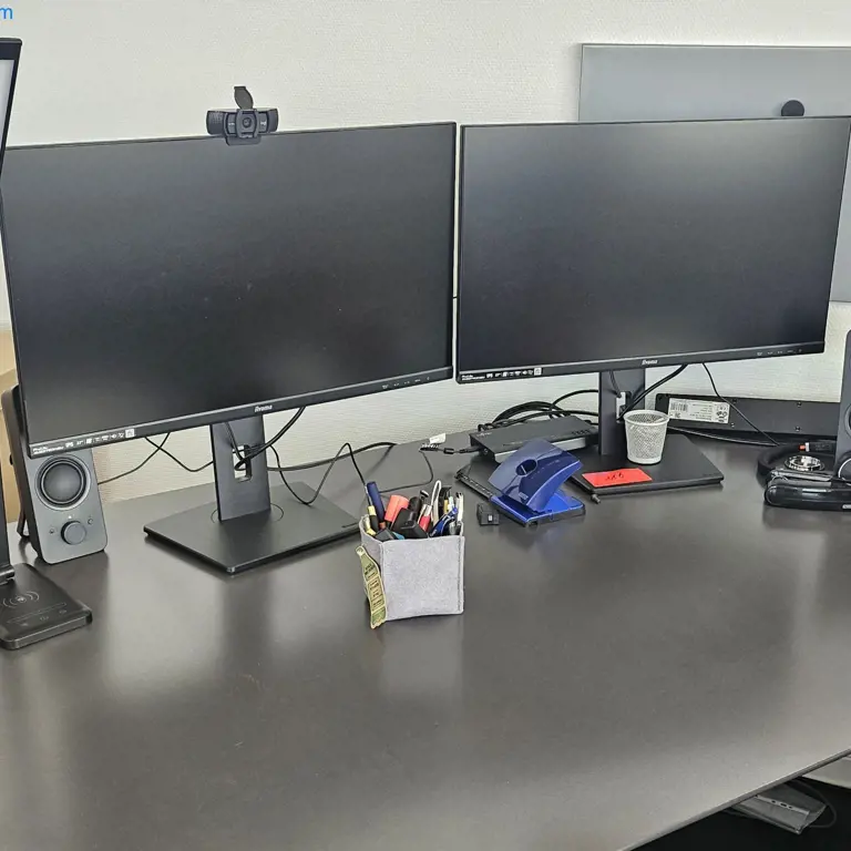 2 27"-Monitore