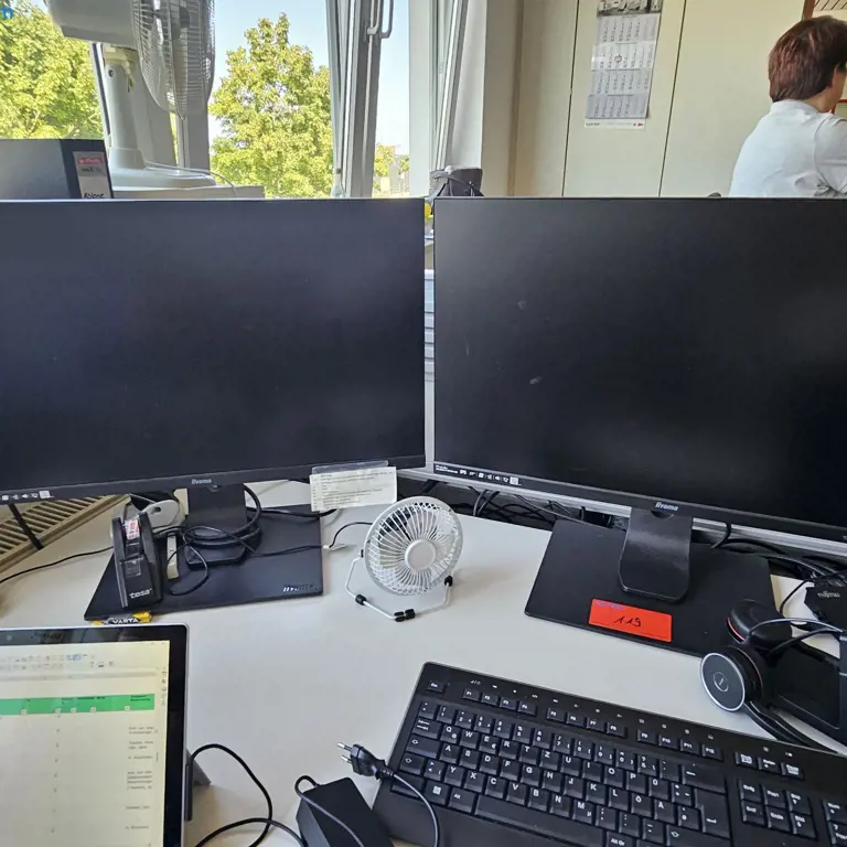 3 27"-Monitore
