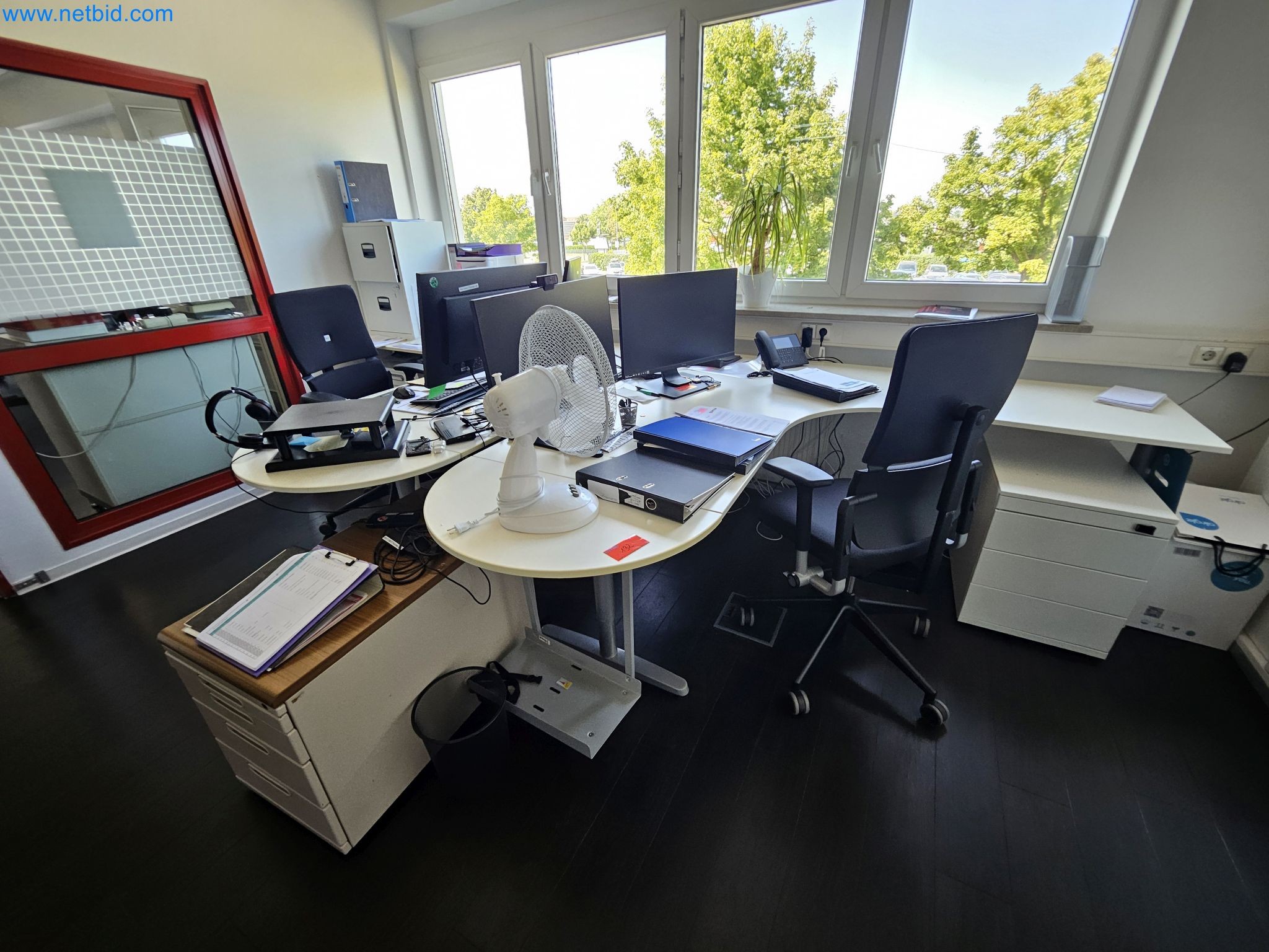 Betriebs- und Geschäftsausstattung-1