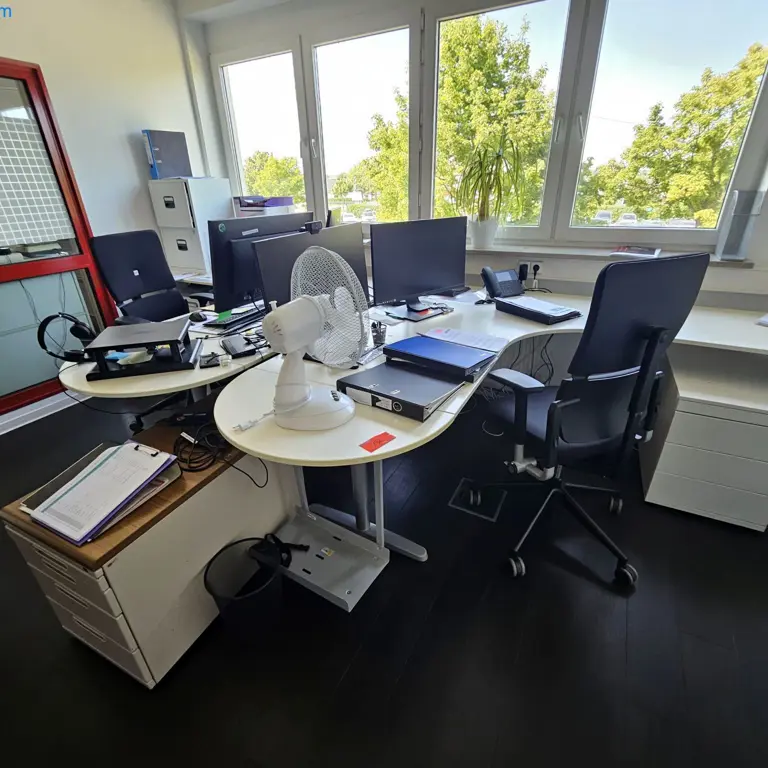 2 Schreibtisch-Winkelkombinationen