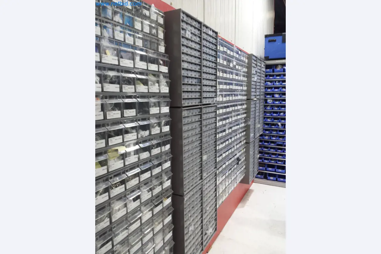 Stroji za čiščenje, oprema in pribor, osnovna in obratna sredstva ter vozila-3