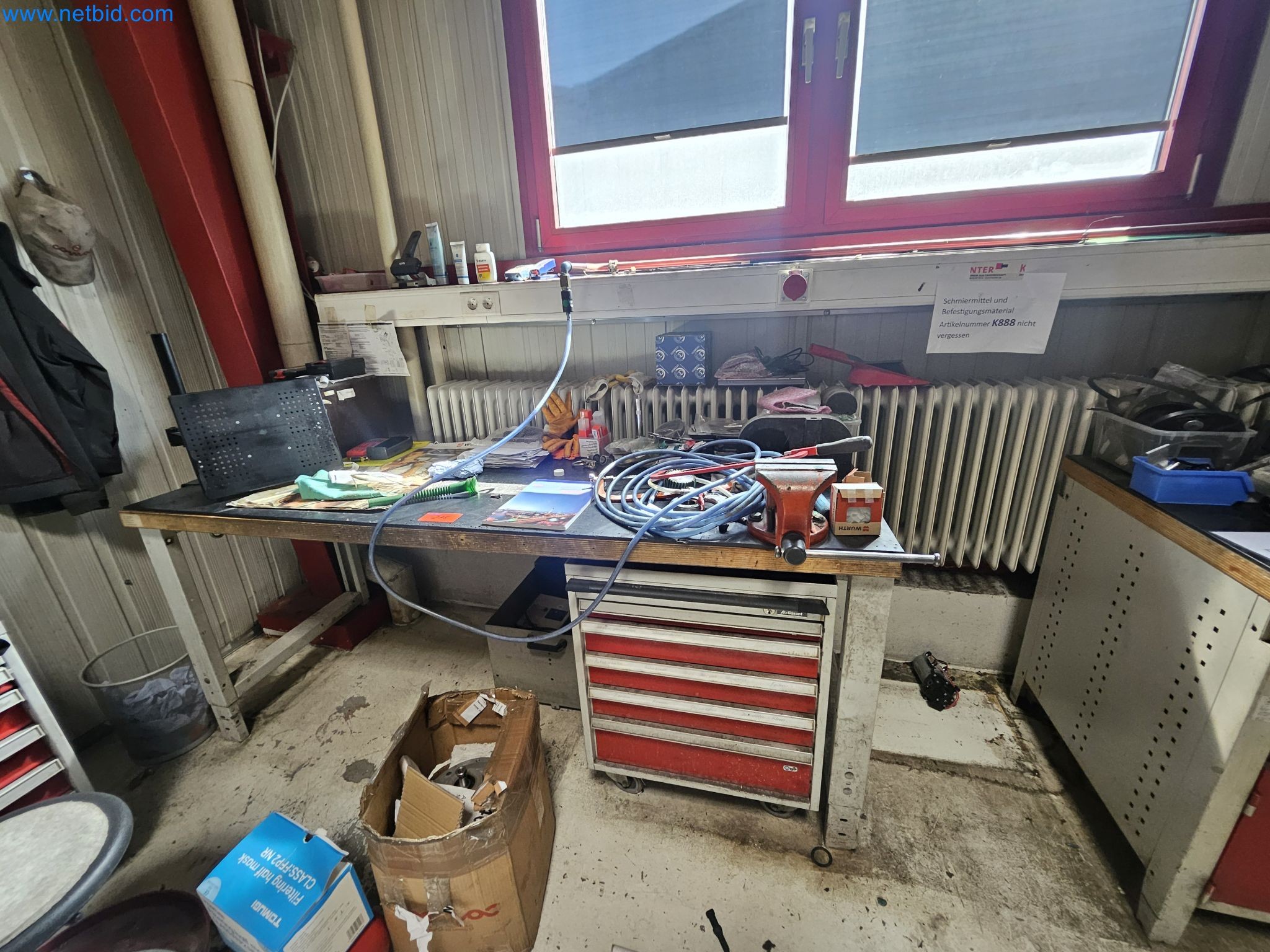 Betriebs- und Geschäftsausstattung-2