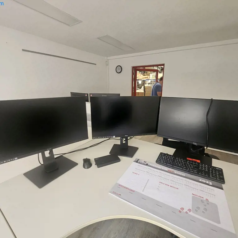 3 27"-Monitore