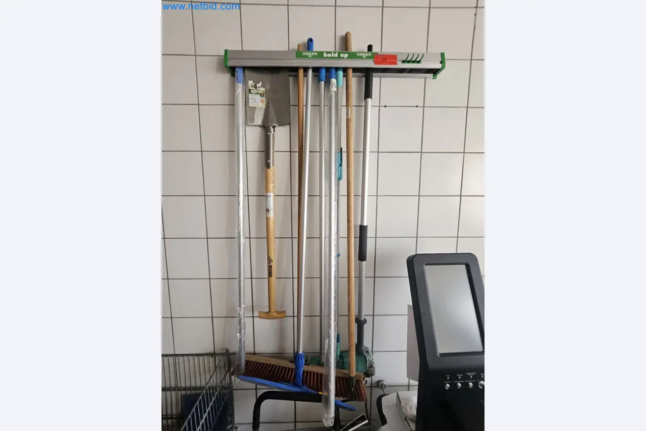 Betriebs- und Geschäftsausstattung-2