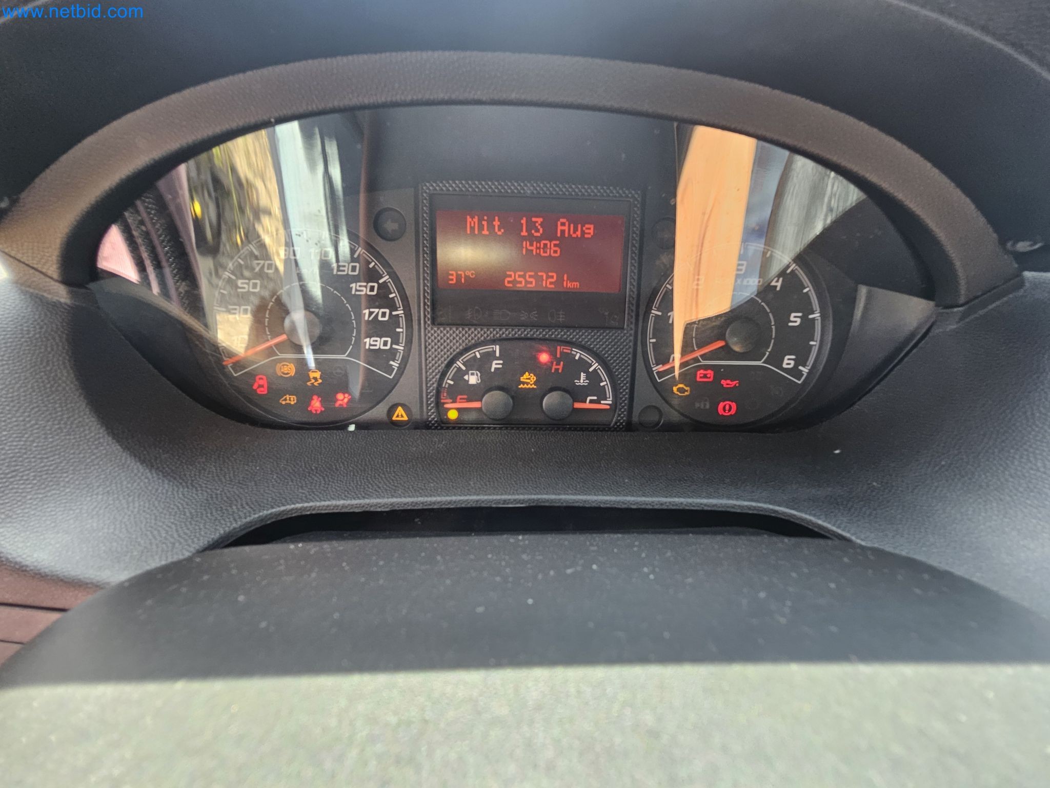 Stroji za čiščenje, oprema in pribor, osnovna in obratna sredstva ter vozila-9