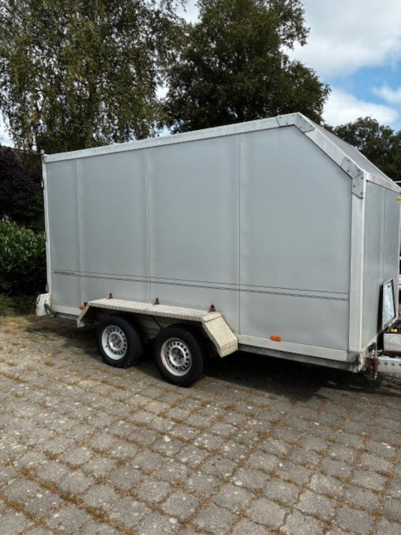 Reinigungsmaschinen, Geräte und Zubehör, Anlage- und Umlaufvermögen sowie Fahrzeuge-1