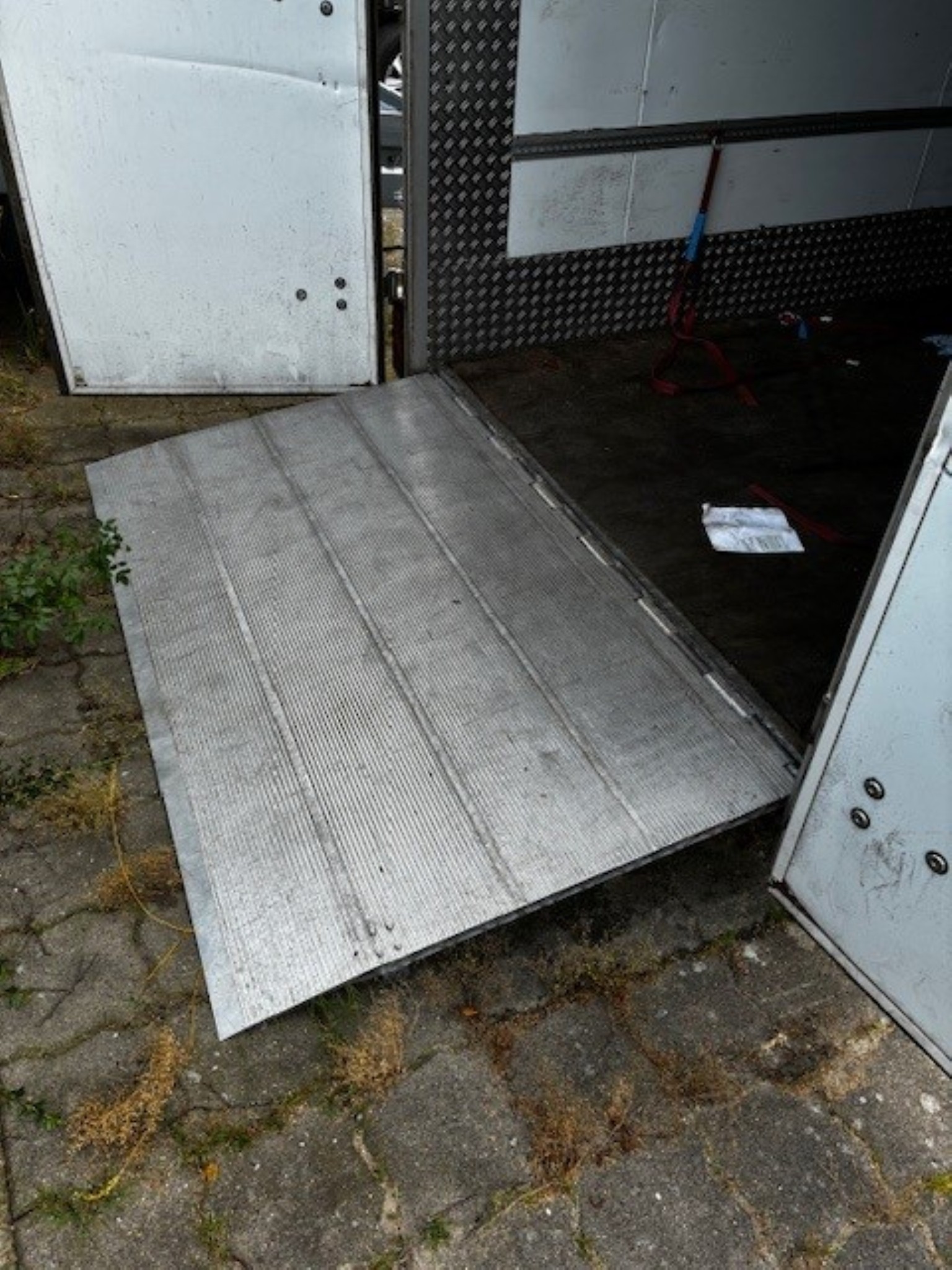 Reinigungsmaschinen, Geräte und Zubehör, Anlage- und Umlaufvermögen sowie Fahrzeuge-5