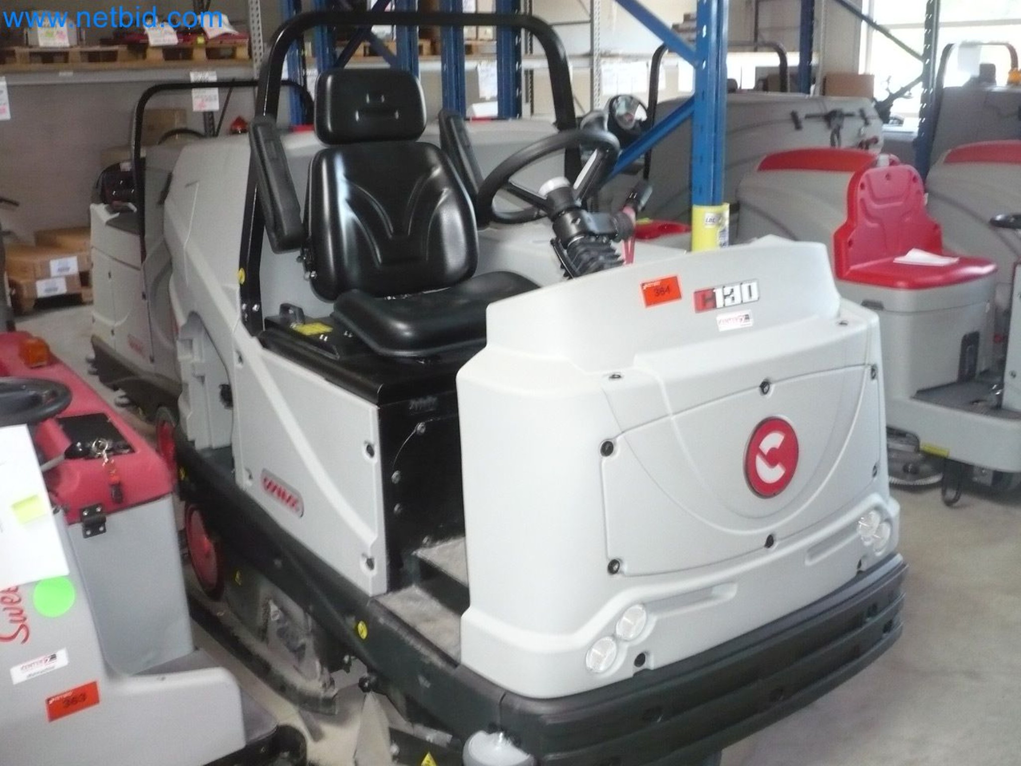 Machines de nettoyage, appareils et accessoires, actifs immobilisés et circulants et véhicules-1