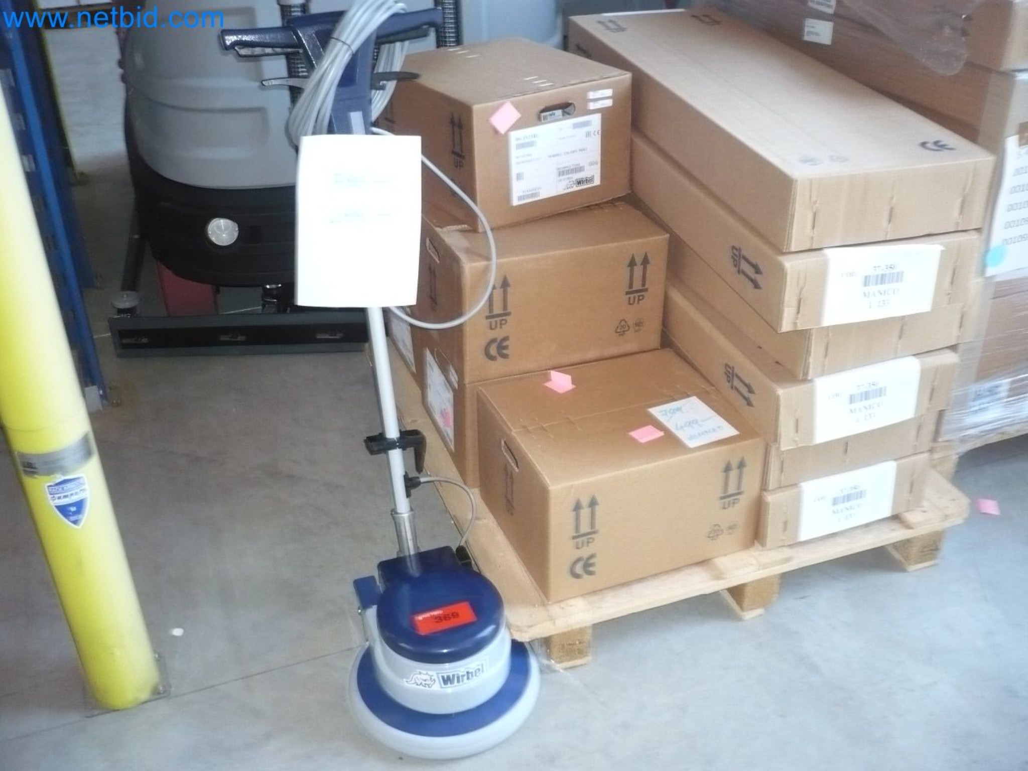 Machines de nettoyage, appareils et accessoires, actifs immobilisés et circulants et véhicules-1