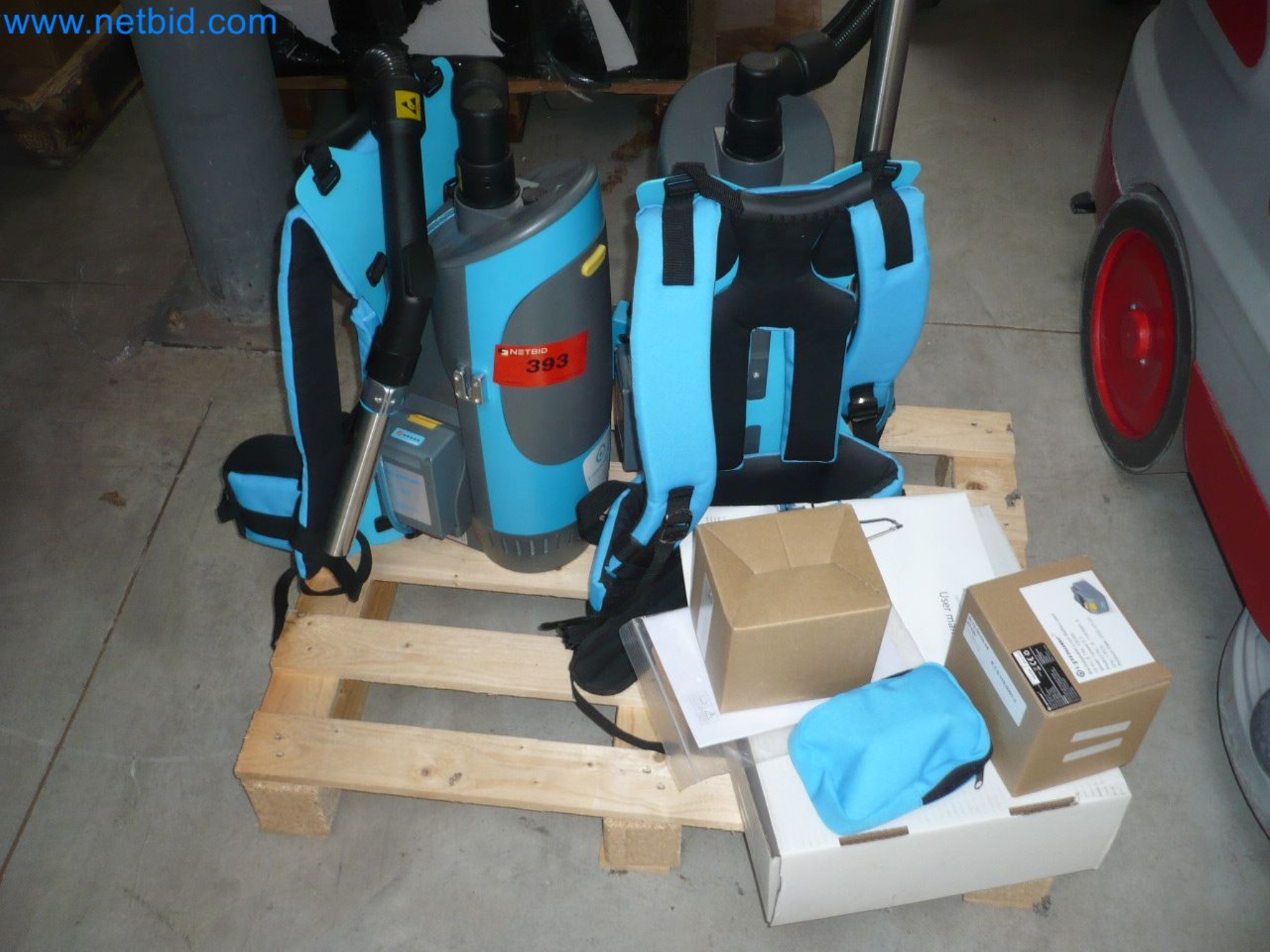 Machines de nettoyage, appareils et accessoires, actifs immobilisés et circulants et véhicules-1