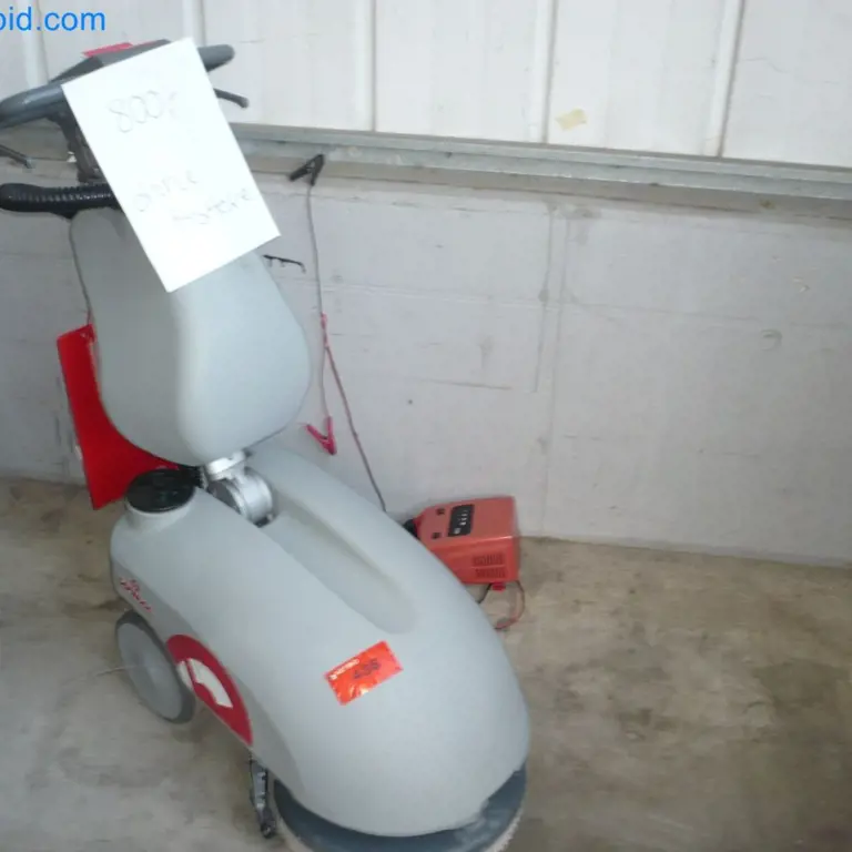 Scheuer-Saug-Maschine Comac Vispa