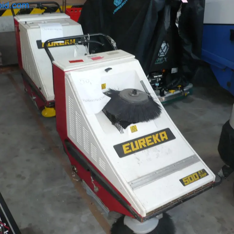 2 Motorkehrmaschinen Eureka 1x 500ST