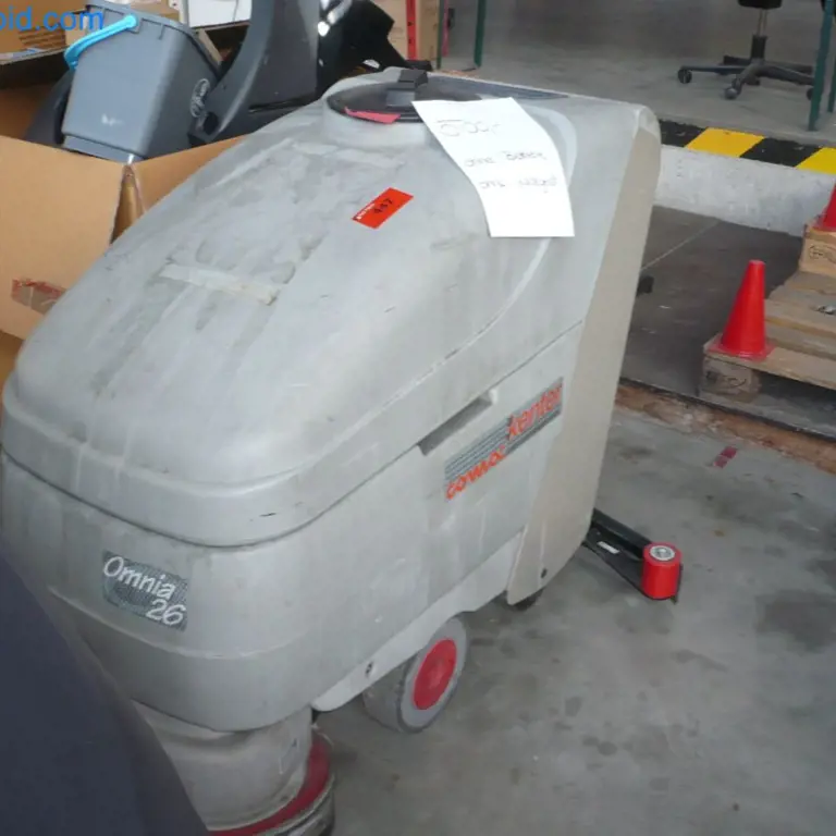Scheuer-Saug-Maschine Comac Omnia 26