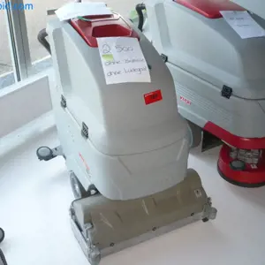Scheuer-Saug-Maschine Comac Versa65