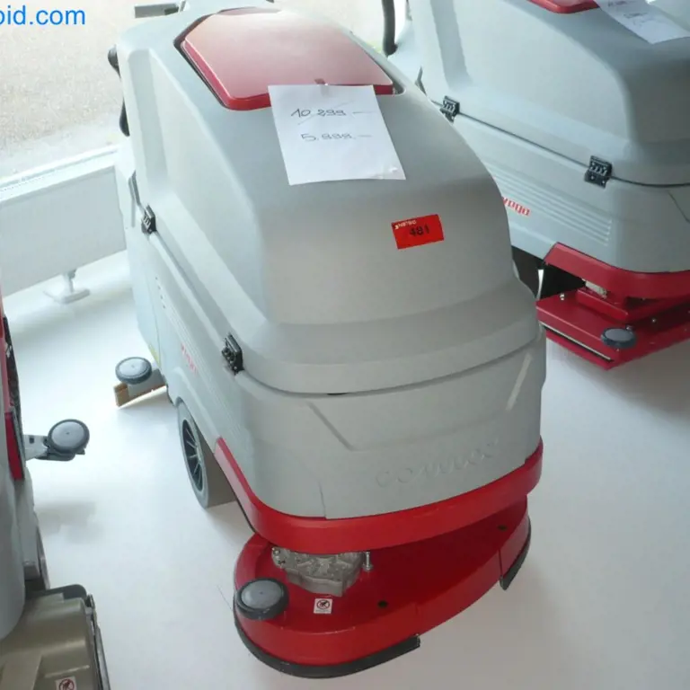 Scheuer-Saug-Maschine Comac Vega