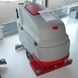 Scheuer-Saug-Maschine Comac Vega