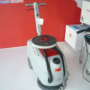 Scheuer-Saug-Maschine Comac Vispa XL