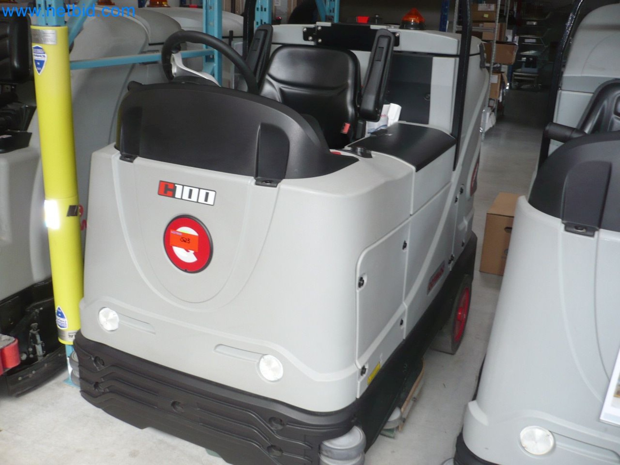 Machines de nettoyage, appareils et accessoires, actifs immobilisés et circulants et véhicules-1