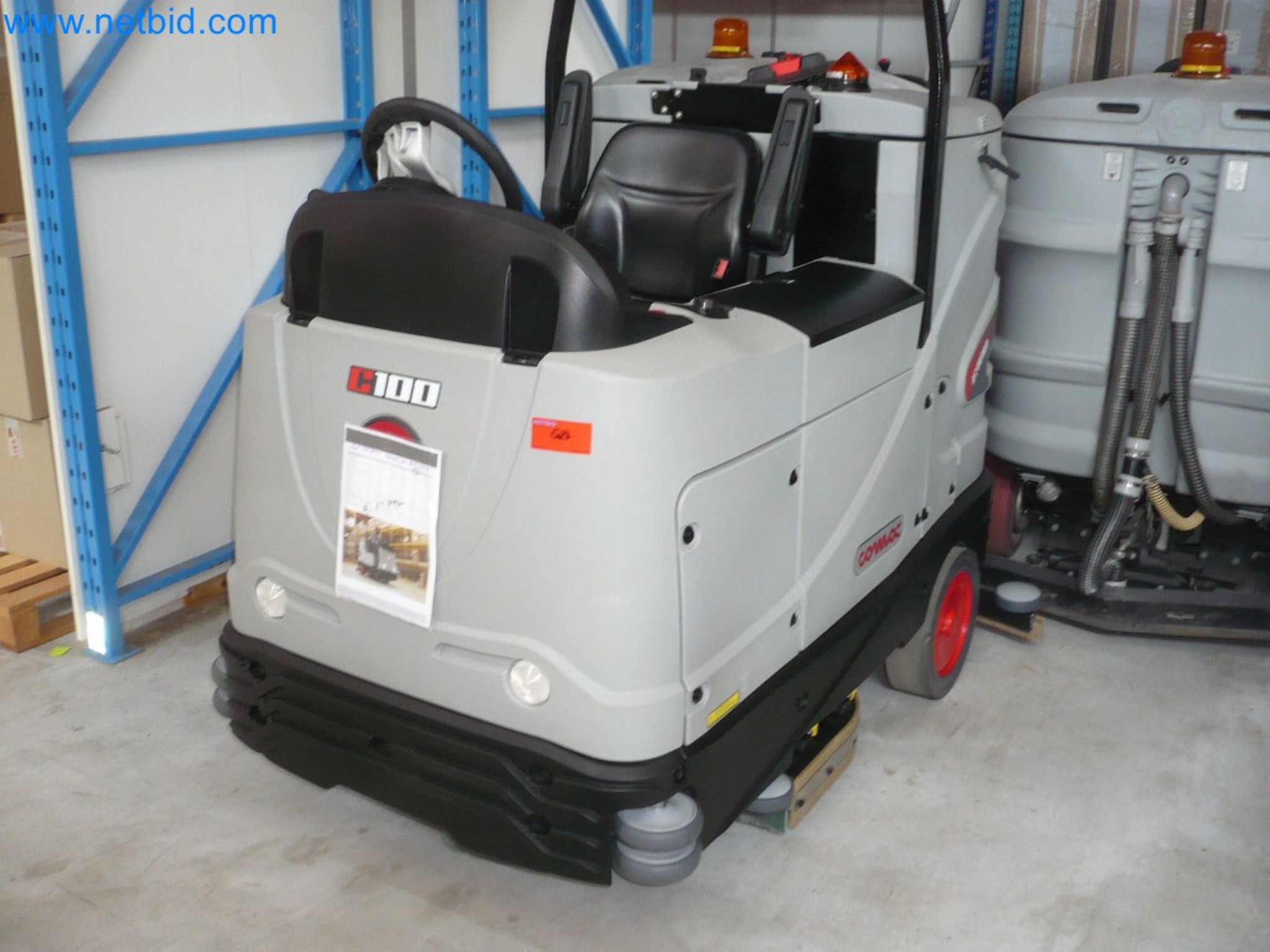 Machines de nettoyage, appareils et accessoires, actifs immobilisés et circulants et véhicules-1