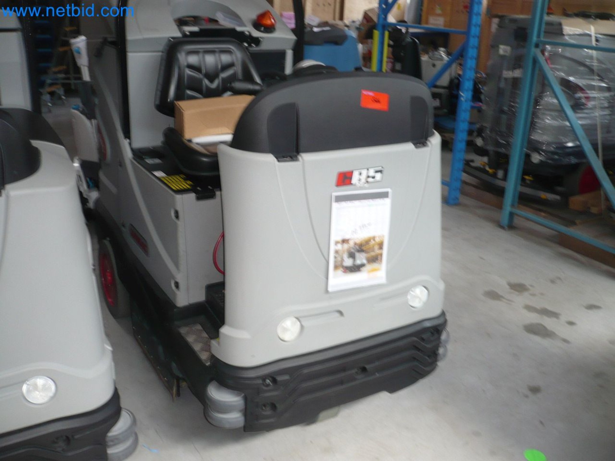 Machines de nettoyage, appareils et accessoires, actifs immobilisés et circulants et véhicules-1