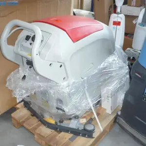 Scheuer-Saug-Maschine Comac Agila B5050