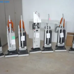 12 Staubsauger 9x Sebo, 1x i-vac, 1x Valet, 1x Hepa